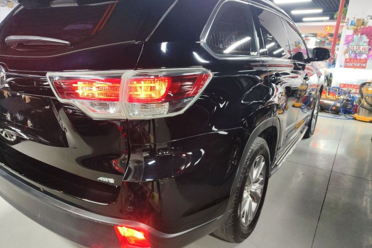 丰田 汉兰达 2017款 3.5L 四驱精英版 7座车身外观9