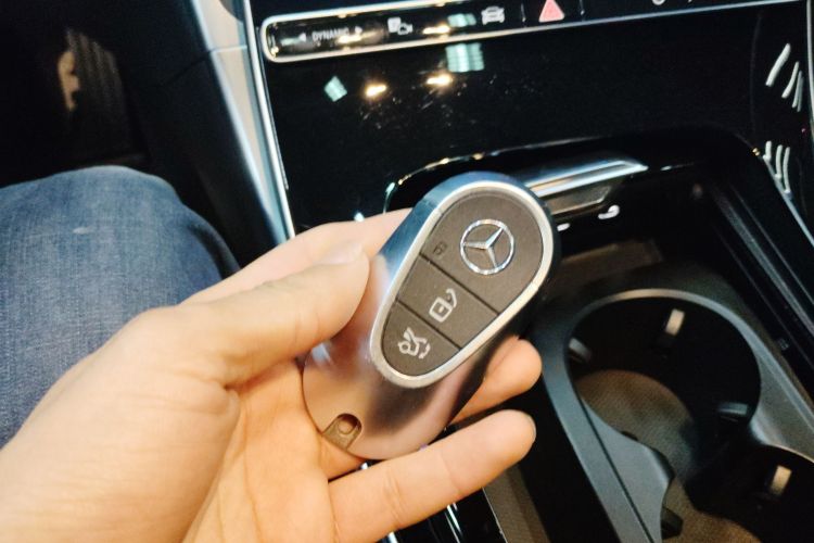 奔驰C级 2022款 改款 C 200 L 运动版中控内饰7001