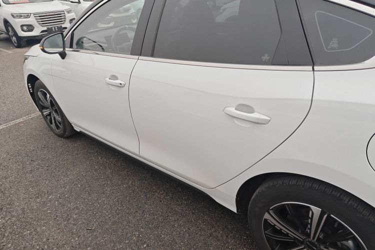 比亚迪 驱逐舰05 2023款 冠军版 DM-i 120KM 尊贵型车身外观4