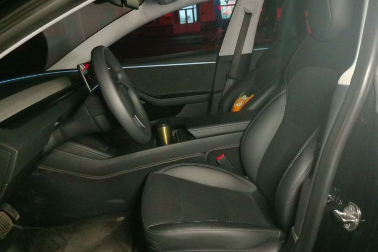 特斯拉 Model 3 2023款 长续航全轮驱动版中控内饰19