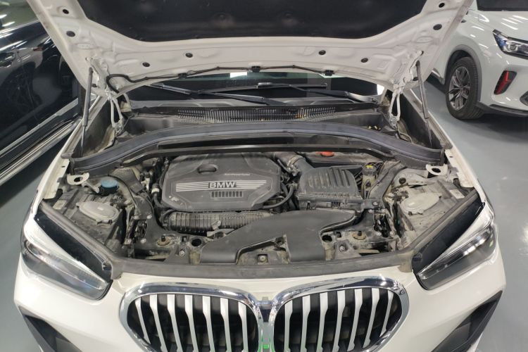 宝马X1 2020款 sDrive25Li 领先型机舱底盘24