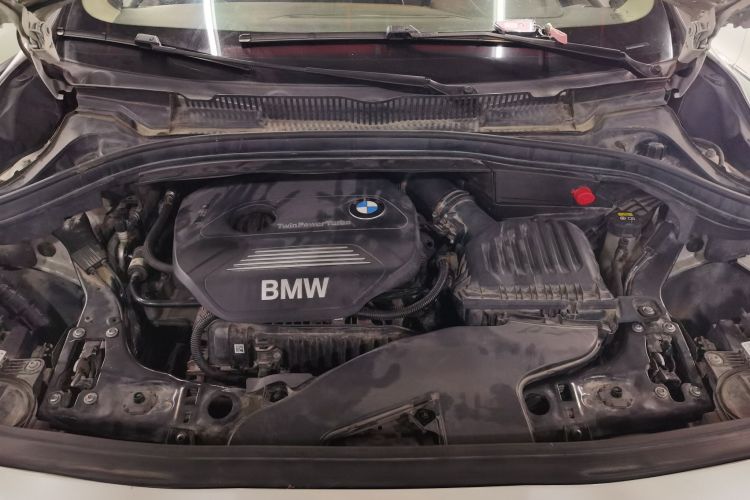 宝马2系旅行车 2016款 218i 领先型机舱底盘24