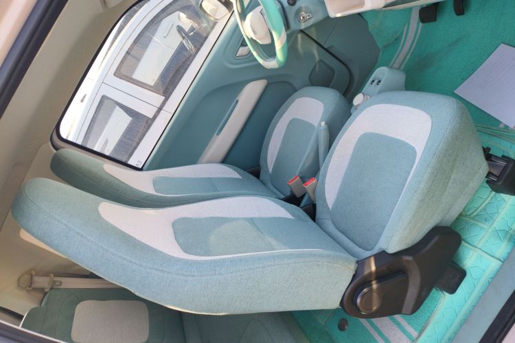 凌宝汽车 凌宝uni 2025款 微甜版 11.52kWh局部细节41