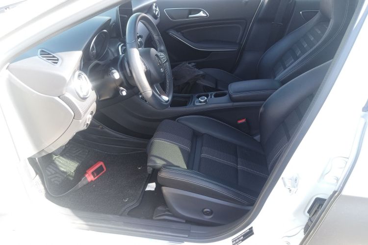 奔驰A级(进口) 2017款 改款 A 200 时尚型局部细节19