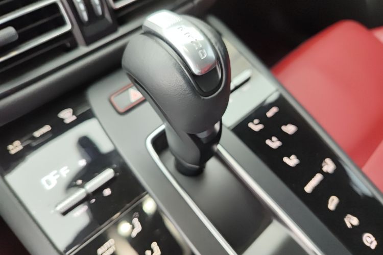 保时捷 2023款 Macan 2.0T中控内饰18