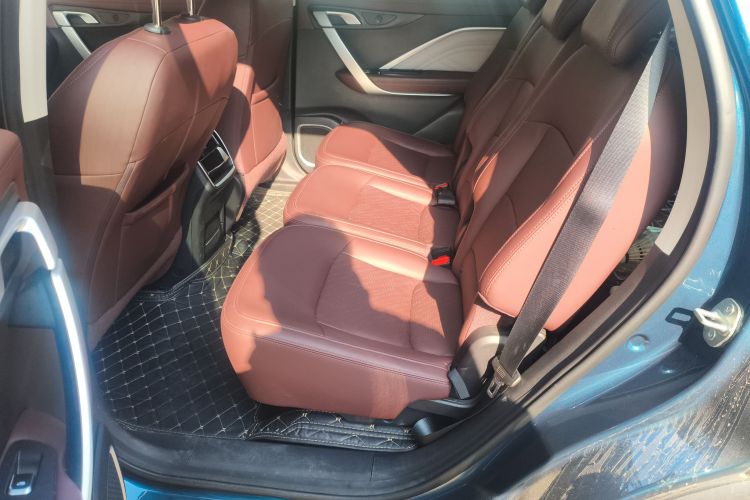 吉利汽车 嘉际新能源 2022款 1.5TD PHEV 白金舒适型中控内饰21