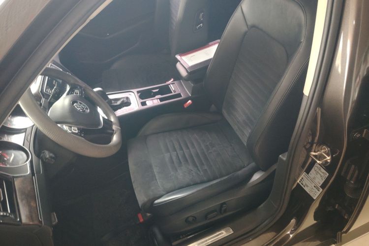 大众 迈腾 2017款 380TSI DSG 豪华型中控内饰19