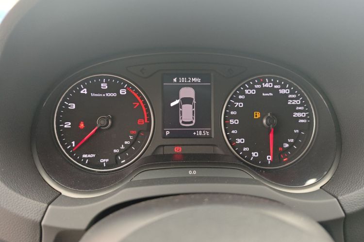 奥迪A3 2017款 Sportback 35 TFSI 进取型中控内饰14