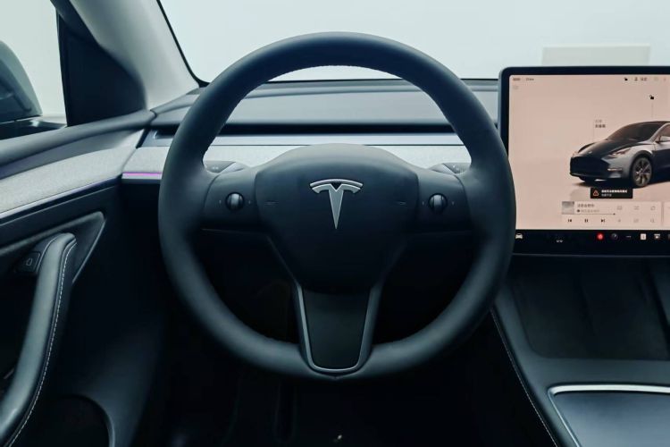 特斯拉 Model Y 2024款 后轮驱动版中控内饰13