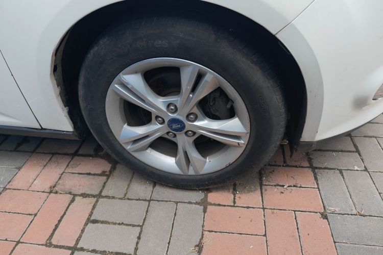 福特 福克斯 2012款 三厢 1.6L 手动风尚型车身外观6007