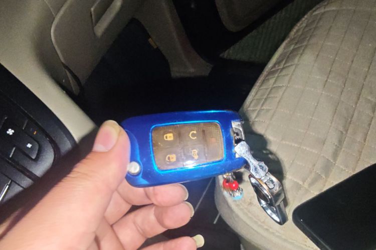 别克GL8 2017款 25S 豪华型 国V中控内饰11