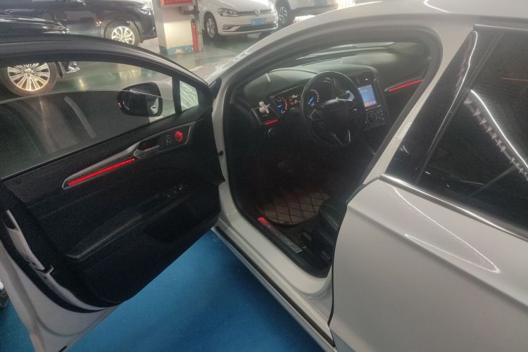 福特 蒙迪欧 2017款 EcoBoost 180 时尚型中控内饰7003