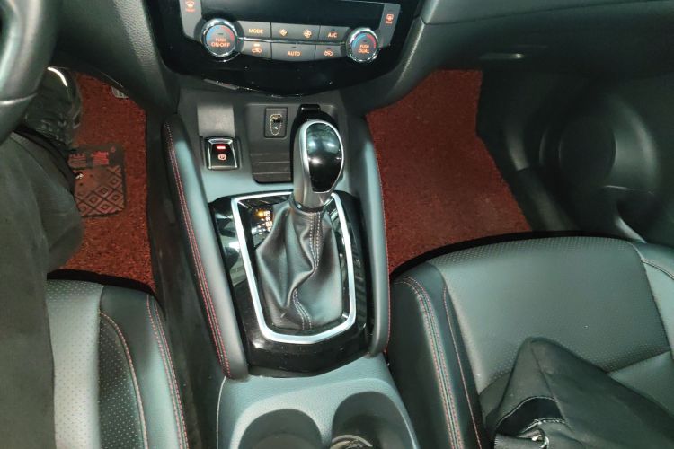 日产 逍客 2022款 2.0L CVT XV Prem豪华版中控内饰18