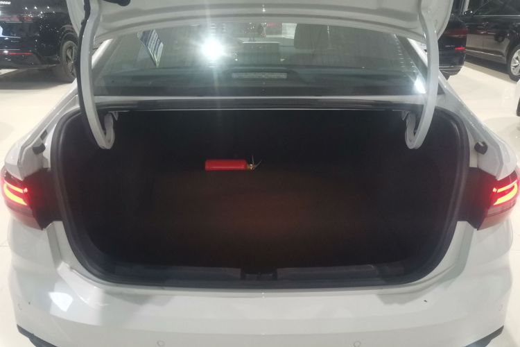 大众 朗逸 2023款 改款 1.5L 自动得逸版机舱底盘23