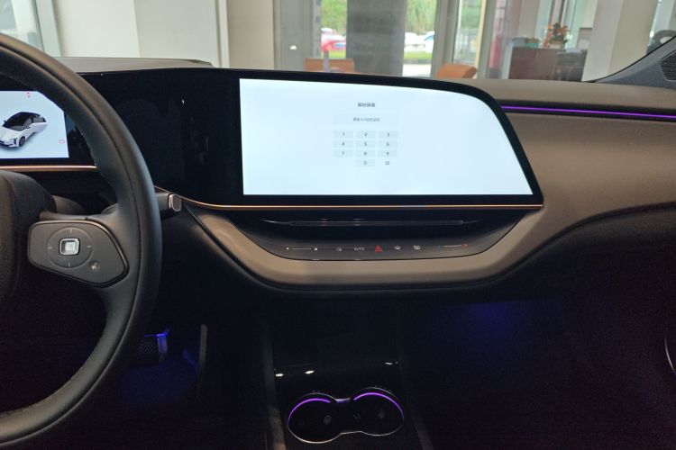 红旗EH7 2025款 640 四驱 智选版中控内饰16