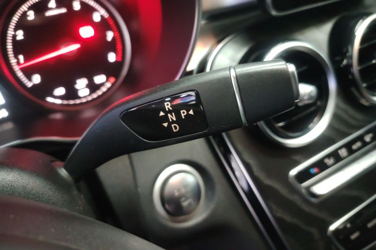 奔驰C级 2017款 改款 C 180 L 时尚型运动版中控内饰18