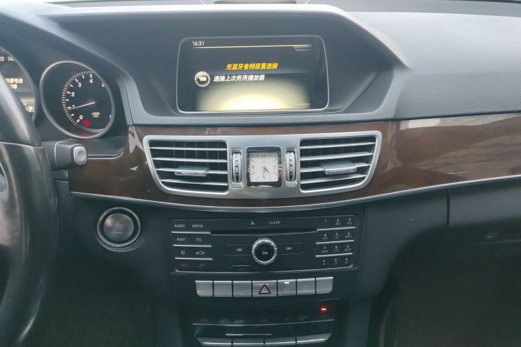 奔驰E级 2015款 改款 E 260 L中控内饰16