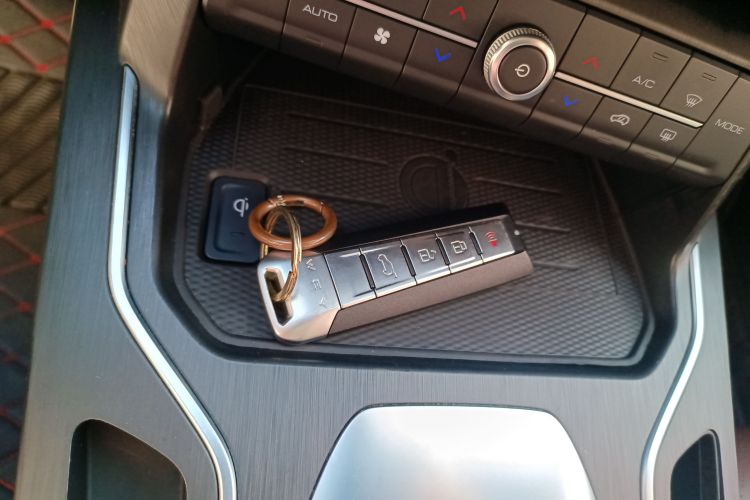 魏牌 VV6 2018款 2.0T 两驱旗舰型 国V中控内饰7001