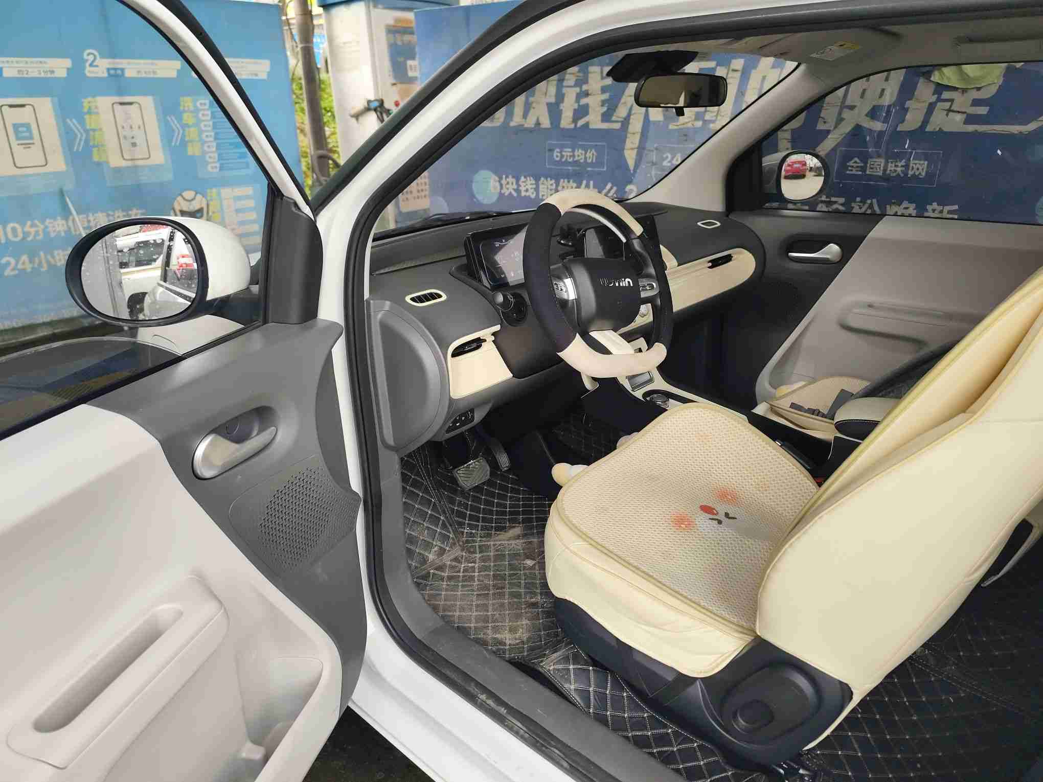 驾驶位内饰整体观感