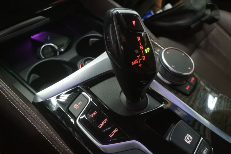 宝马5系 2020款 525Li M运动套装中控内饰18