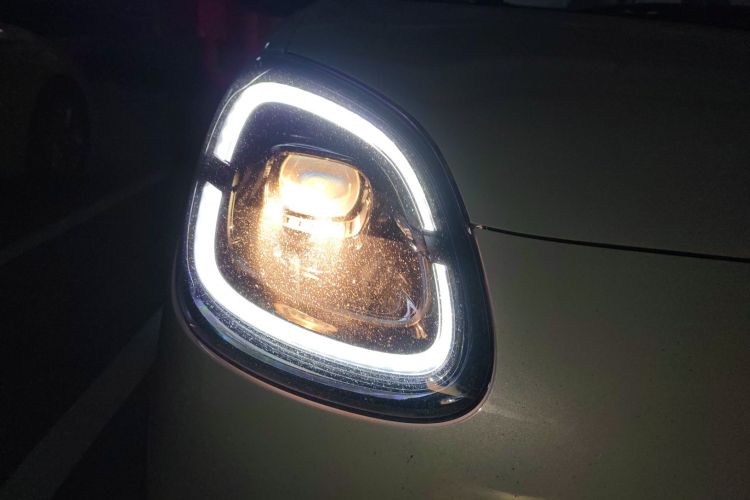 五菱汽车 宏光MINIEV 2025款 四门版 进阶款车身外观8