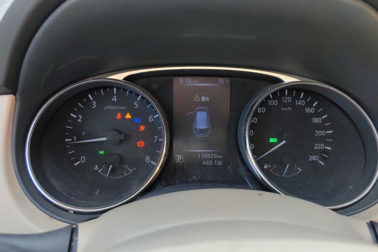 日产 奇骏 2015款 2.0L CVT舒适MAX版 2WD中控内饰14