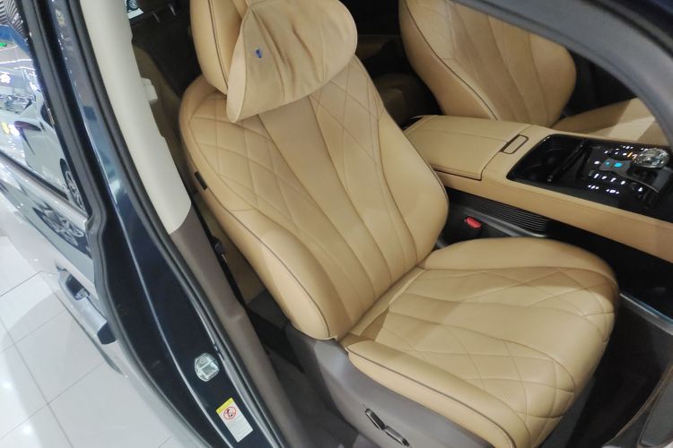 腾势D9 2022款 DM-i 1040 尊贵型局部细节41