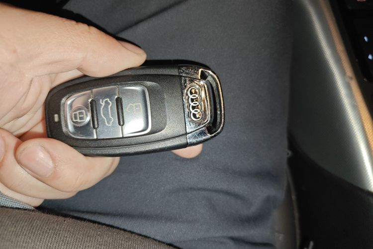 奥迪A6L 2017款 30 FSI 技术型中控内饰11