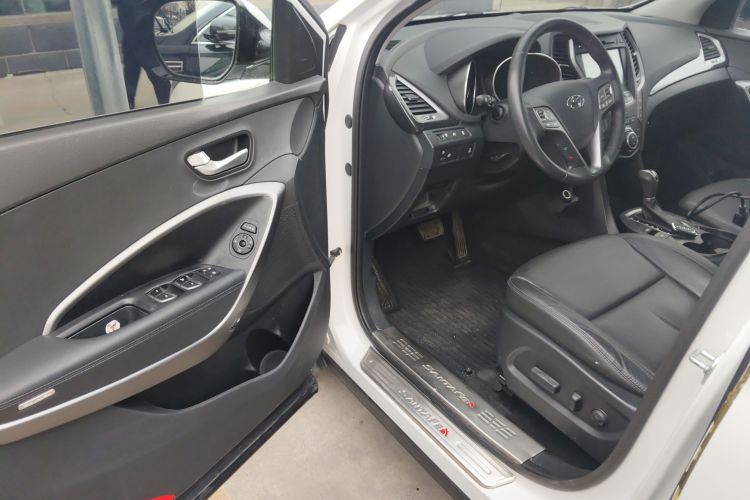 现代 胜达 2015款 2.0T 自动四驱智能型 7座中控内饰7003