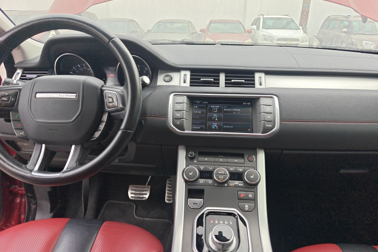 路虎 揽胜极光(进口) 2014款 2.0T 5门耀动版中控内饰16