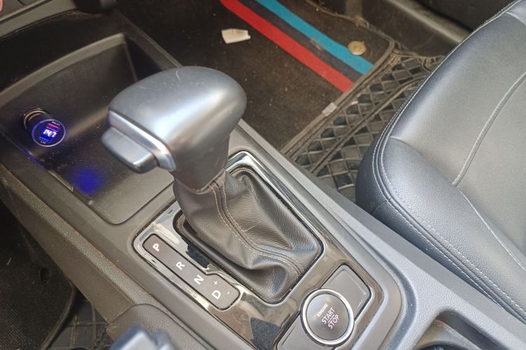 观致3 2018款 三厢 1.6L 自动领先型中控内饰18