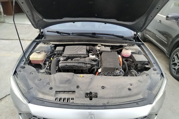 比亚迪 秦PLUS 2023款 冠军版 DM-i 55KM领先型机舱底盘24