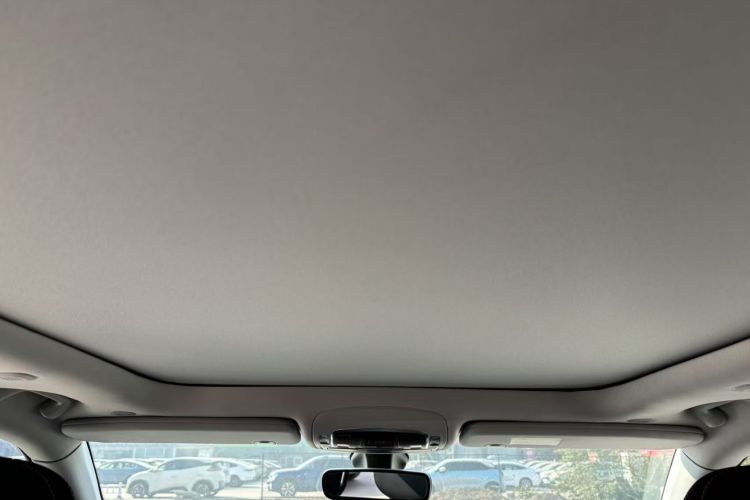 Jeep 指挥官PHEV 2020款 2.0T 插电混动臻享版中控内饰22