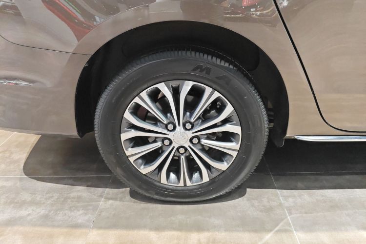 别克GL8 2023款 改款 陆上公务舱 豪华型车身外观6008