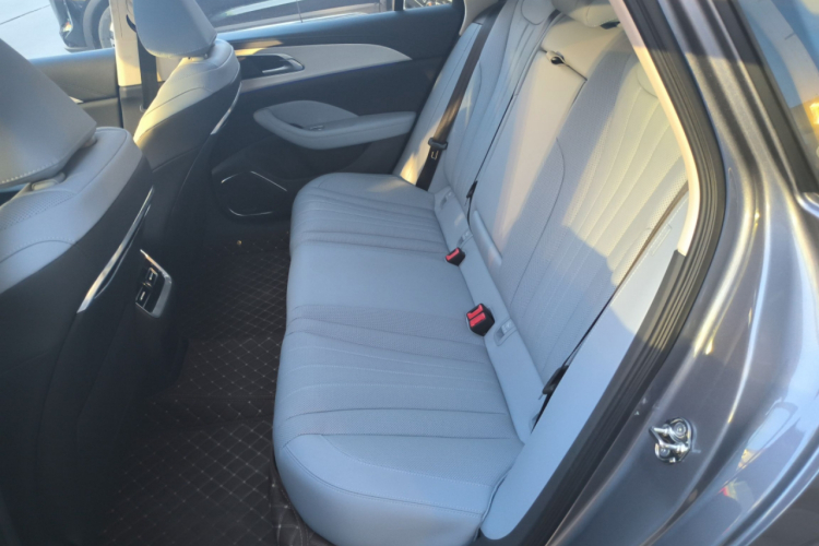 红旗H5 PHEV 2025款 170 超混版中控内饰21