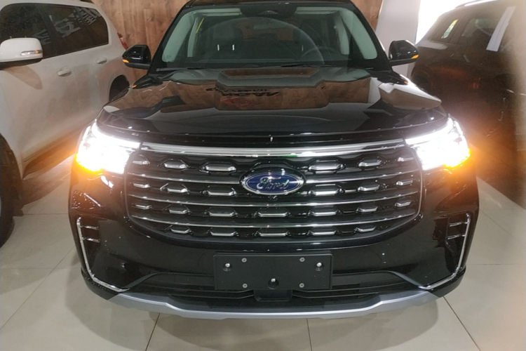 福特 探险者 2025款 2.3T EcoBoost 四驱穿越版 5座车身外观6001