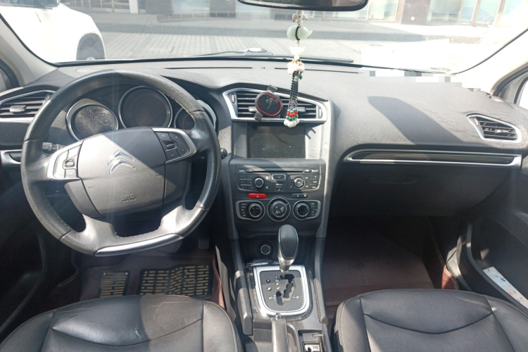 雪铁龙C4L 2015款 1.2T 自动尊贵版中控内饰7002