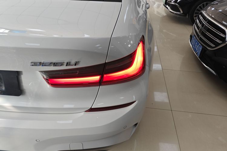 宝马3系 2022款 325Li M运动套装车身外观9