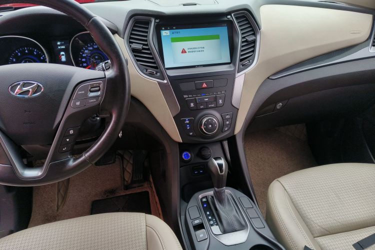 现代 胜达 2013款 2.0T 自动两驱时尚型中控内饰16