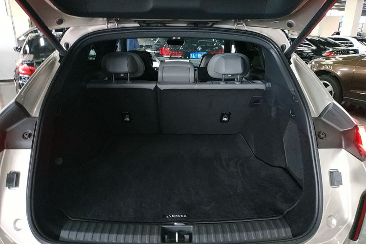 领克08 EM-P 2023款 120km 长续航Halo中控内饰23