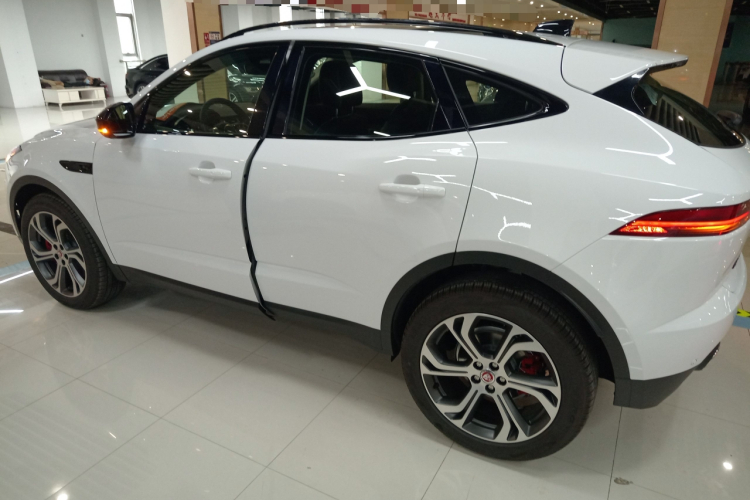 捷豹E-PACE 2024款 耀黑运动版 R-DYNAMIC SE BLACK车身外观4