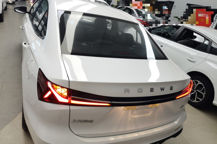 荣威i5 2023款 1.5L CVT豪华版车身外观6