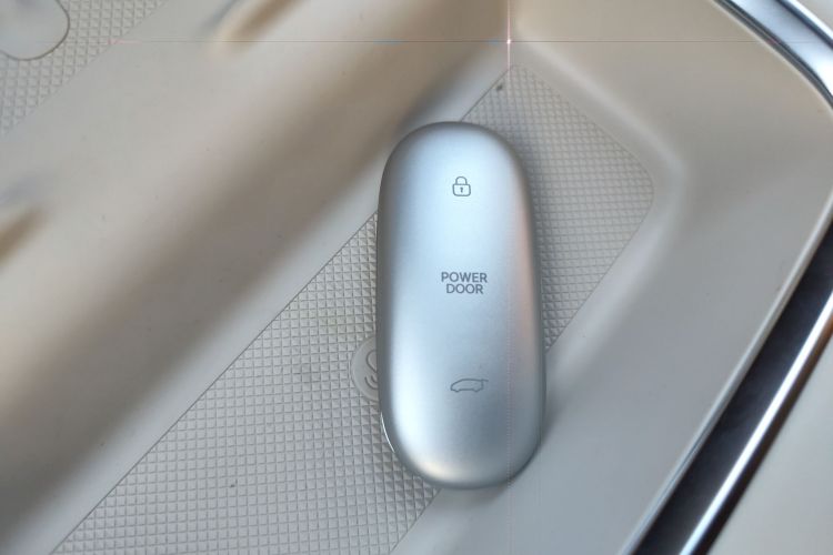 理想汽车 理想MEGA 2024款 Ultra中控内饰11