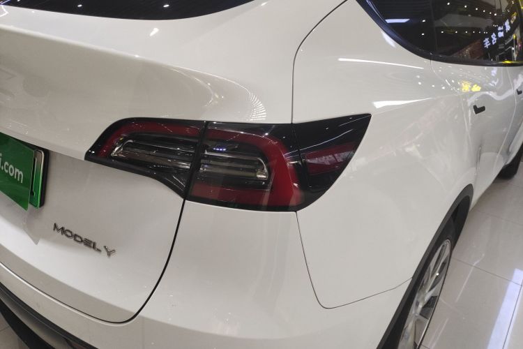 特斯拉 Model Y 2021款 标准续航后驱版车身外观9