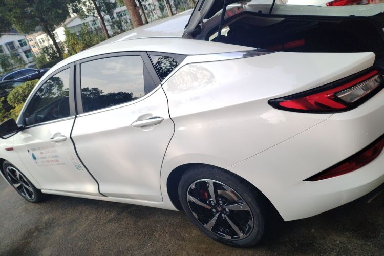 思皓A5 2022款 1.5T CVT青春版车身外观4