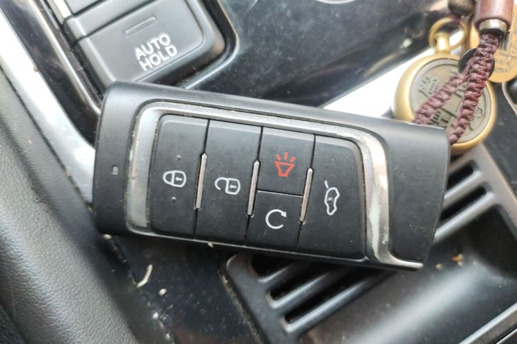 广汽传祺 传祺GS8 2017款 320T 两驱豪华智联版（七座）中控内饰7001