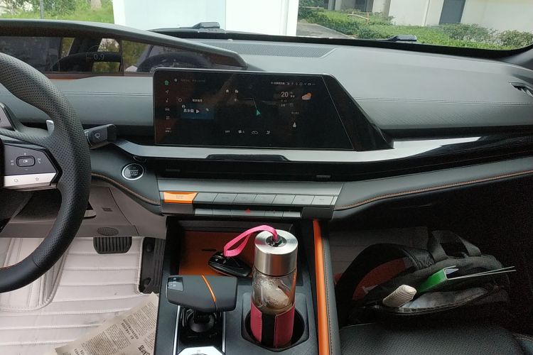 长安UNI-V 2022款 1.5T 尊贵型局部细节16