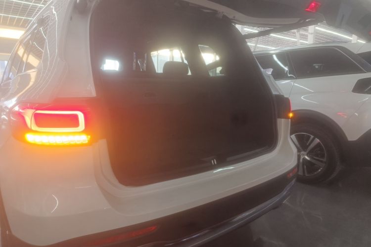 奔驰GLB 2023款 GLB 220 动感型机舱底盘23