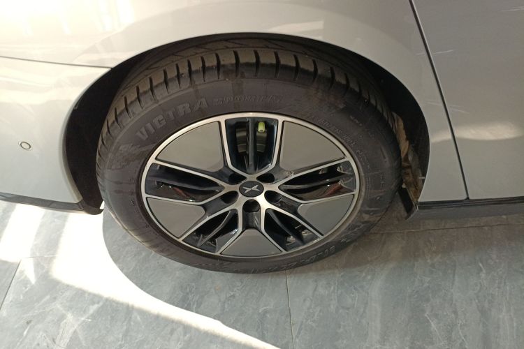 小鹏P7 2023款 P7i 702 Pro车身外观6008