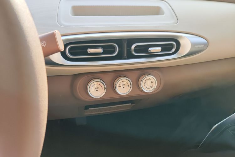 五菱汽车 宏光MINIEV 2025款 四门版 进阶款中控内饰16